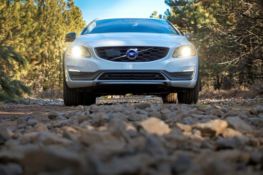  Volvo V60 Cross Country 2015 года  (US) (фото 9 из 23)